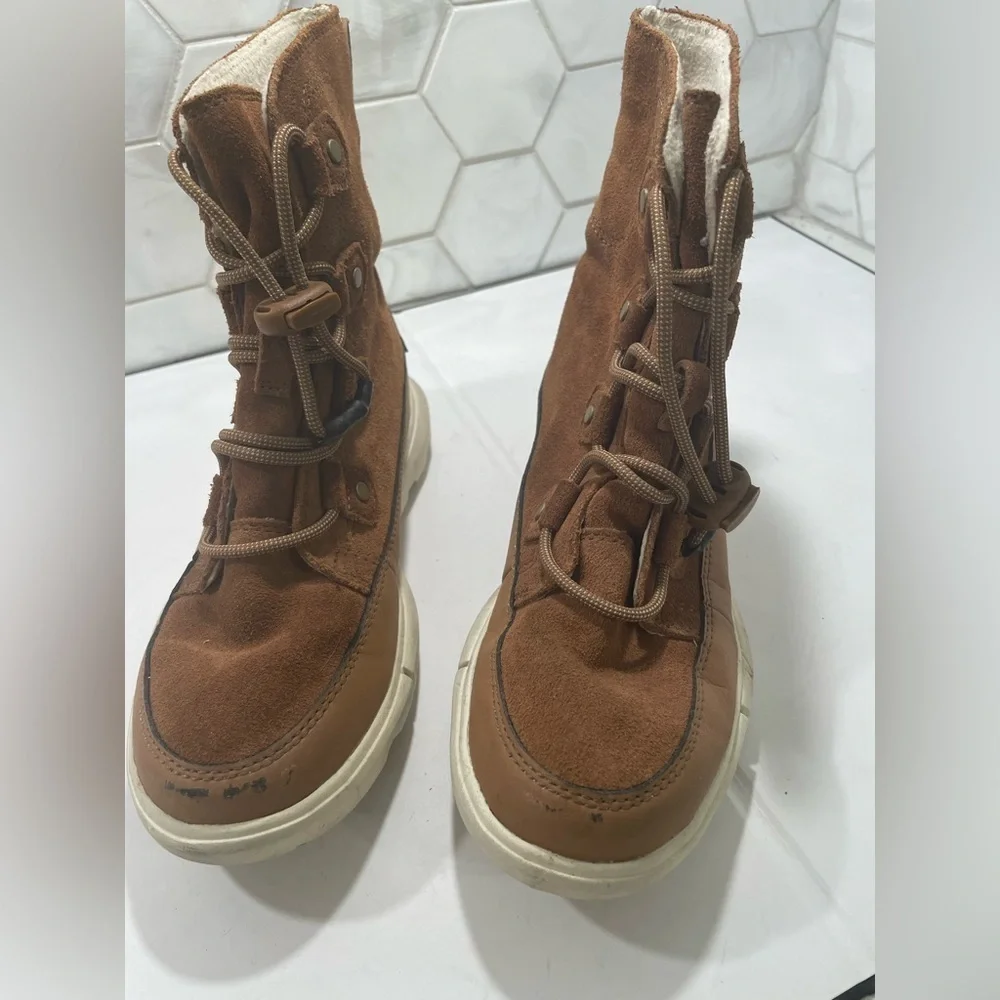 Sorel Explorer Woman’s Lace Up Boots Tan Suede Size 5